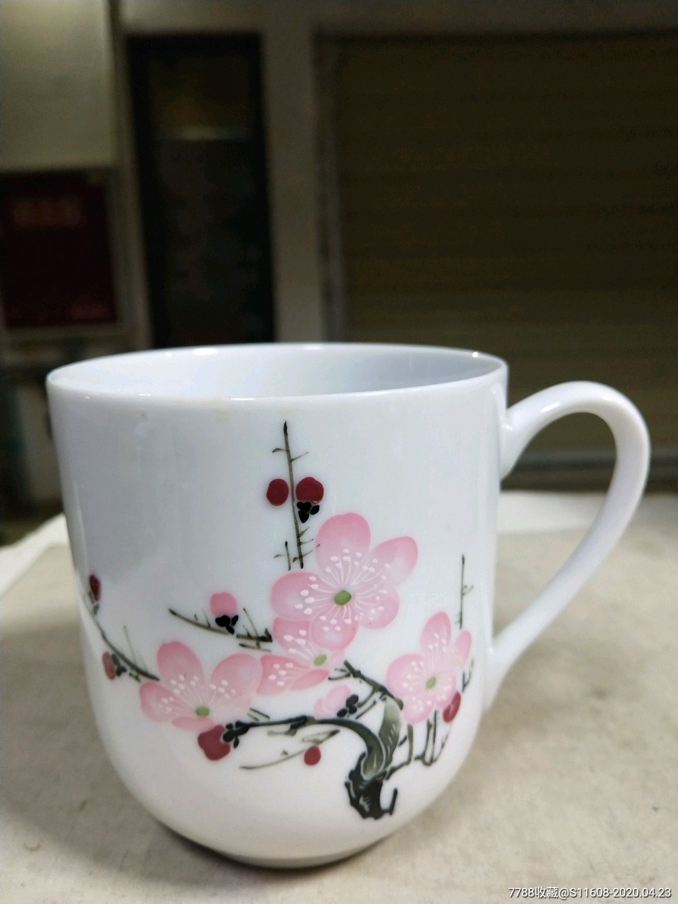中国界牌五彩梅花瓷杯