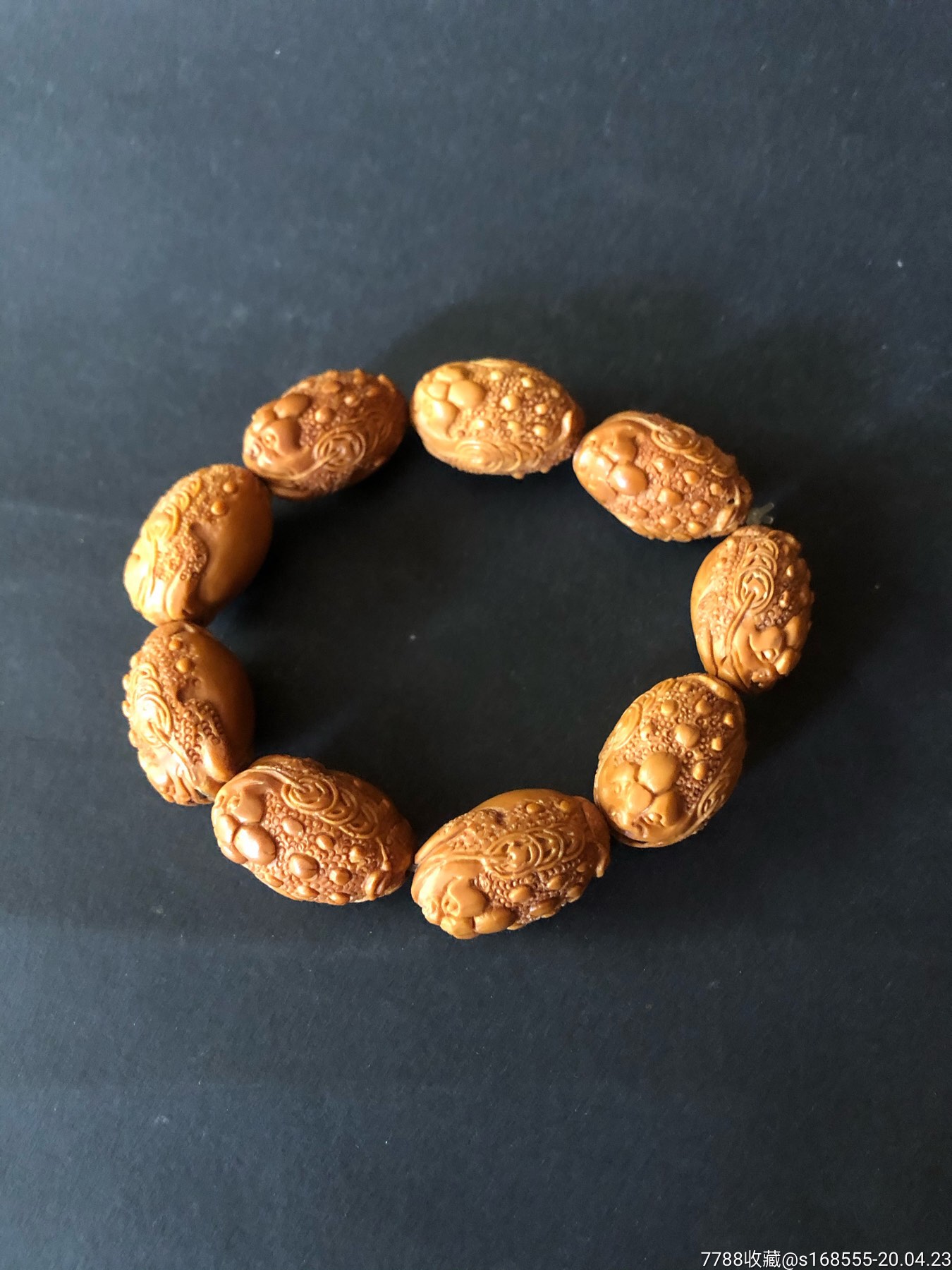 橄榄核雕金蟾手串