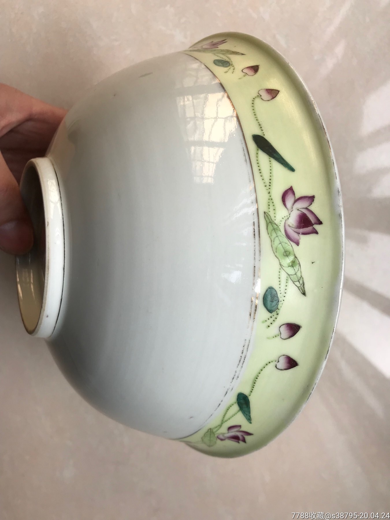 十大瓷厂之一"景兴瓷厂"手绘黄地粉彩荷花大口径文革碗