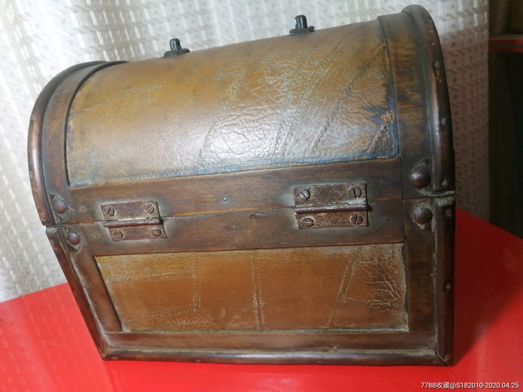 老物件!老木头百宝箱,扣件完好,框架结构紧实,长24.5宽19.5高20公分!