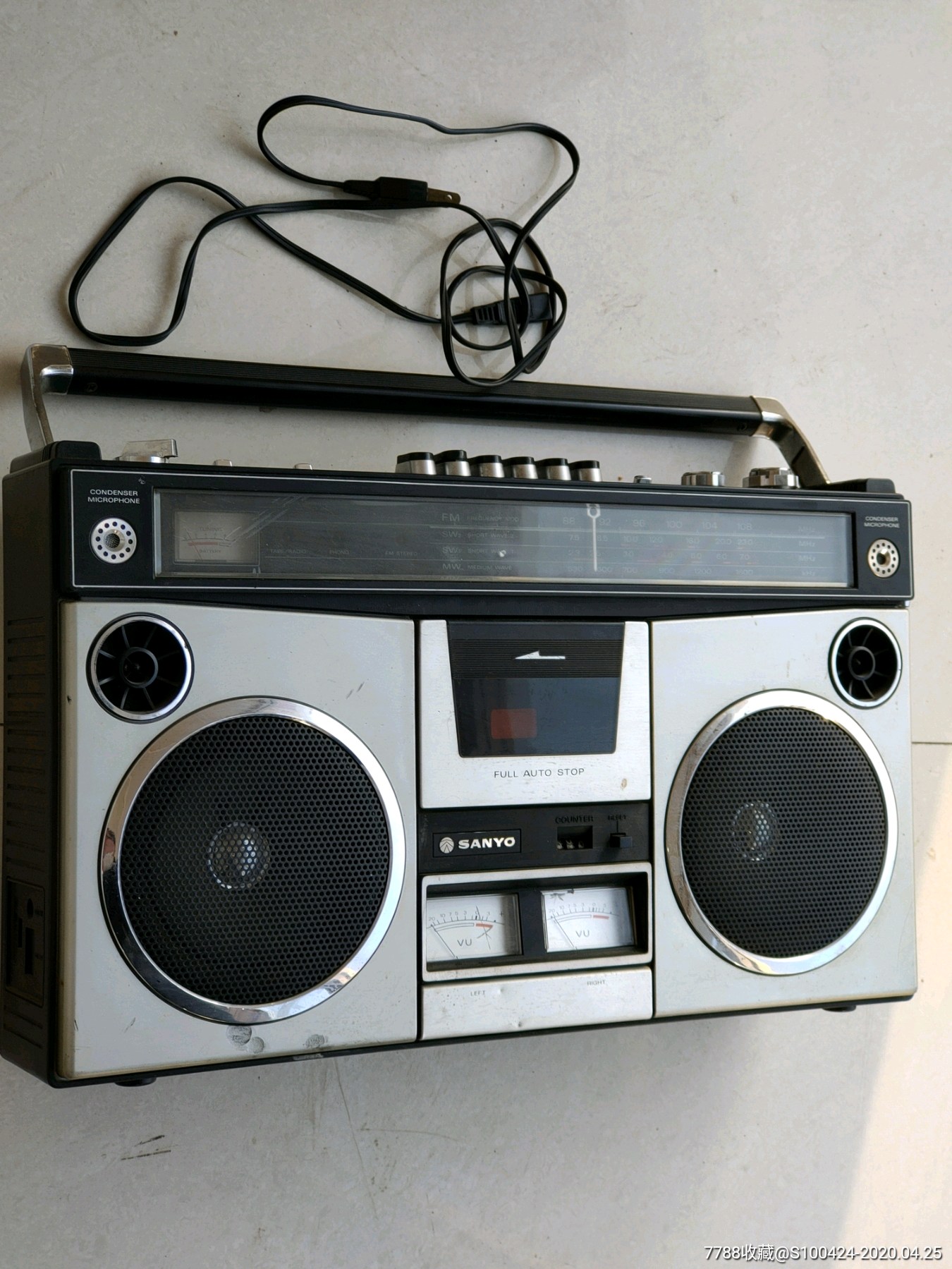 经典一款日本原厂三洋收音机(好品)