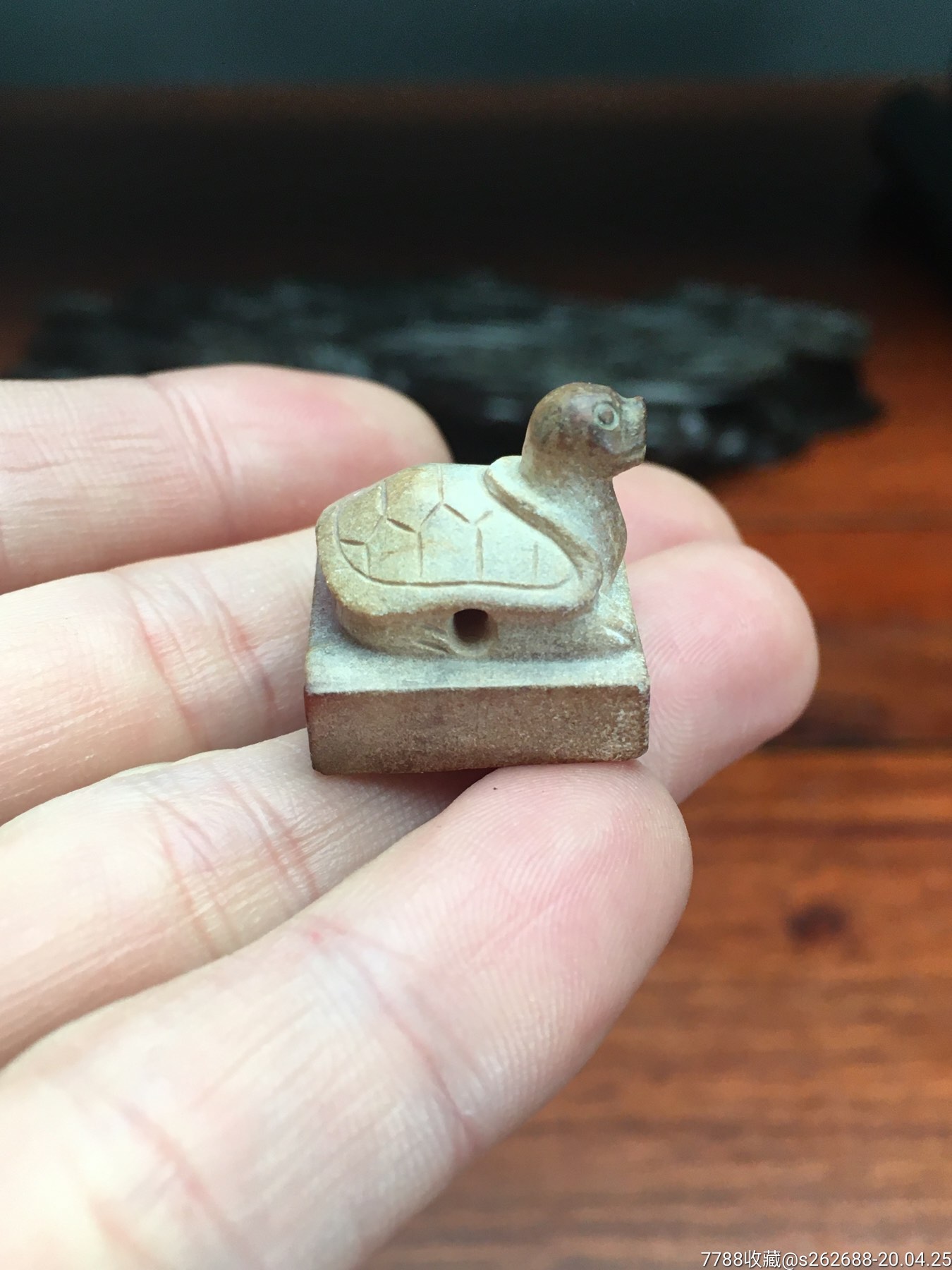 老和田玉龟钮四方小印