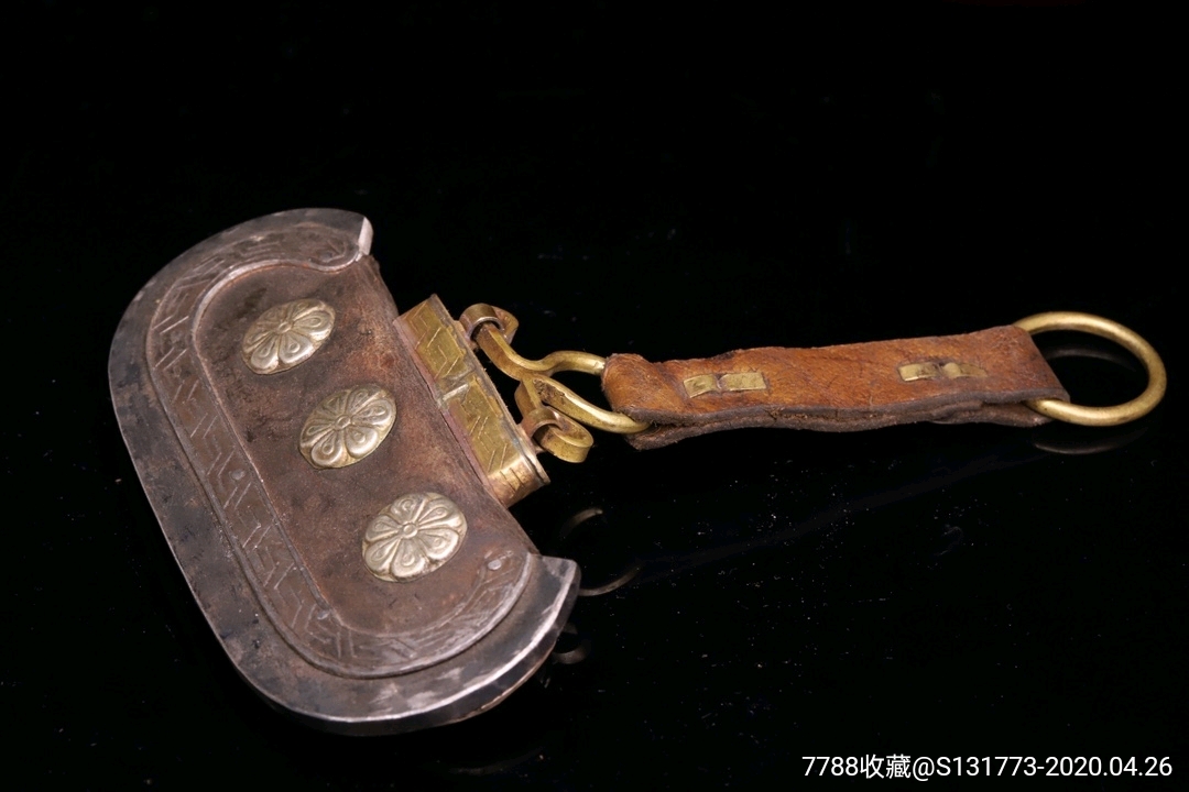 老打火镰牛皮材质铜雕花镶嵌宝石高185宽13㎝重约180克