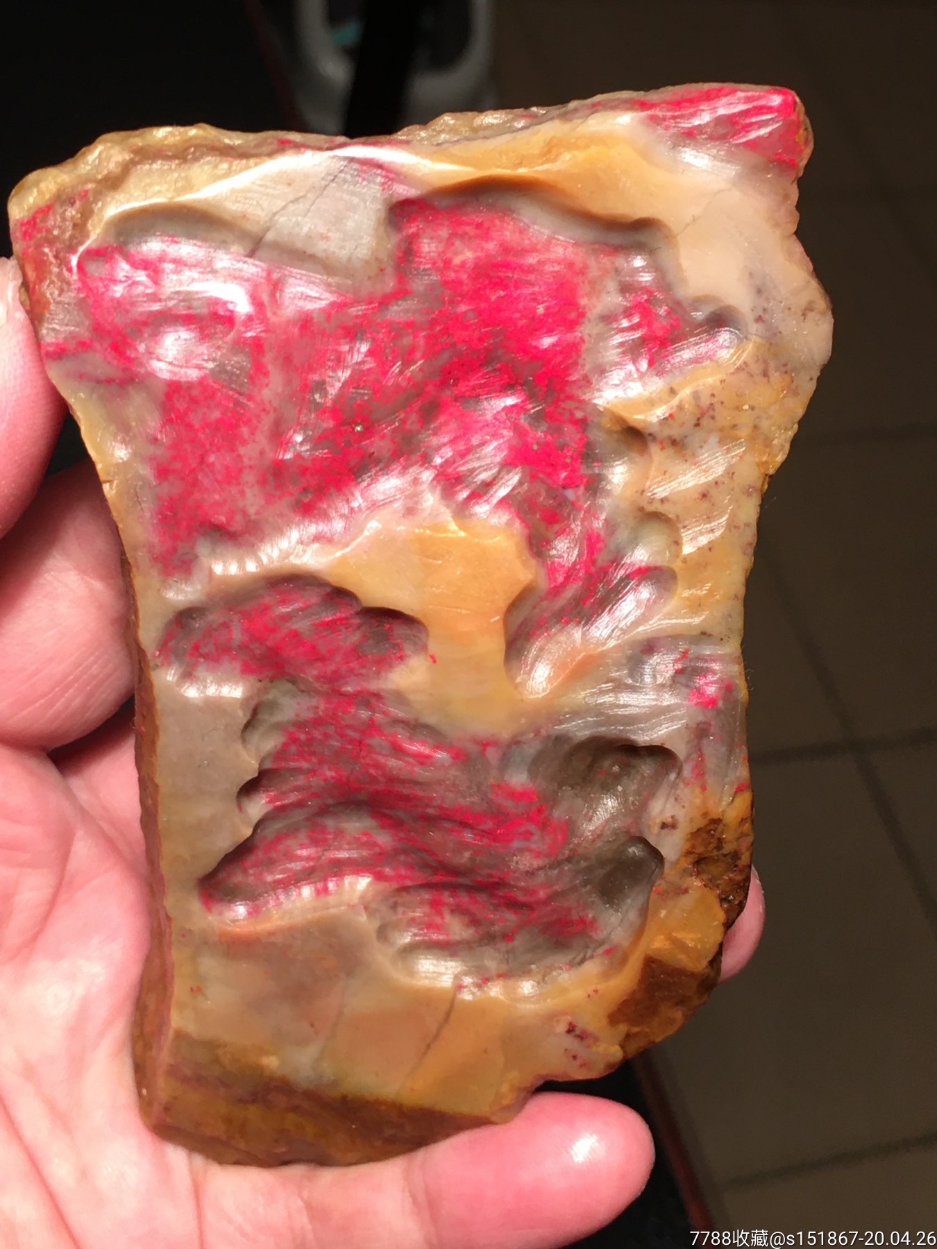 昌化田黄鸡血石235克,血量特多,有三条血筋,中性质地,血筋相通