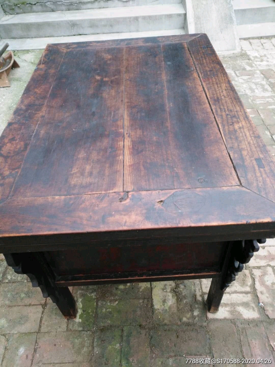 清代楠木雕花老供桌一个,雕刻完美精致,图案流畅,老皮壳,原汁原味,无