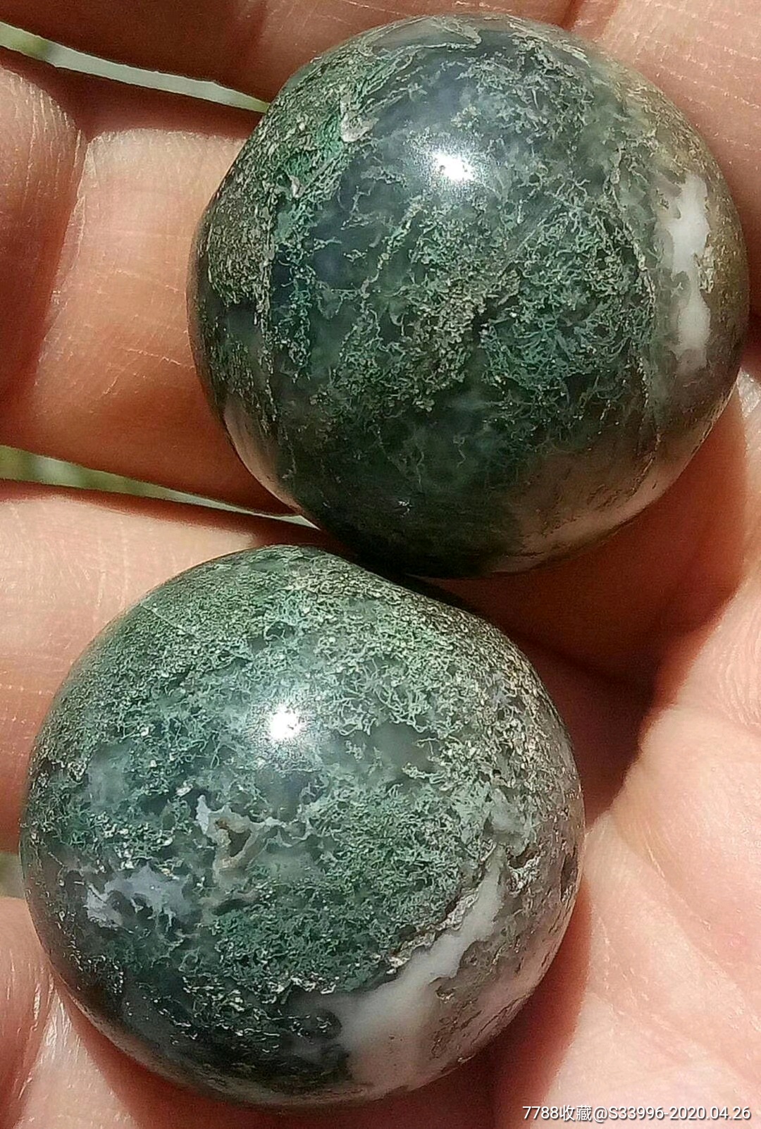 清代朝珠上面的水草玛瑙大隔珠