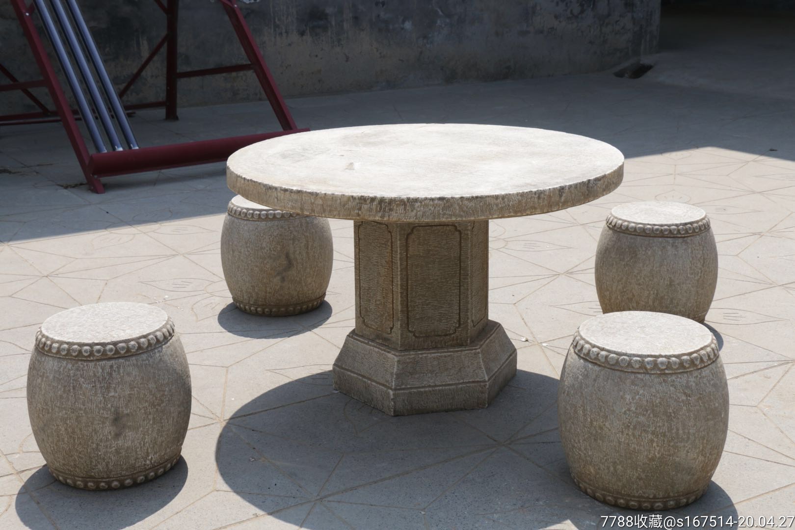 庭院.石桌一套,造型素雅大气,品相完好无损桌分三体,尺寸大,汉白玉石