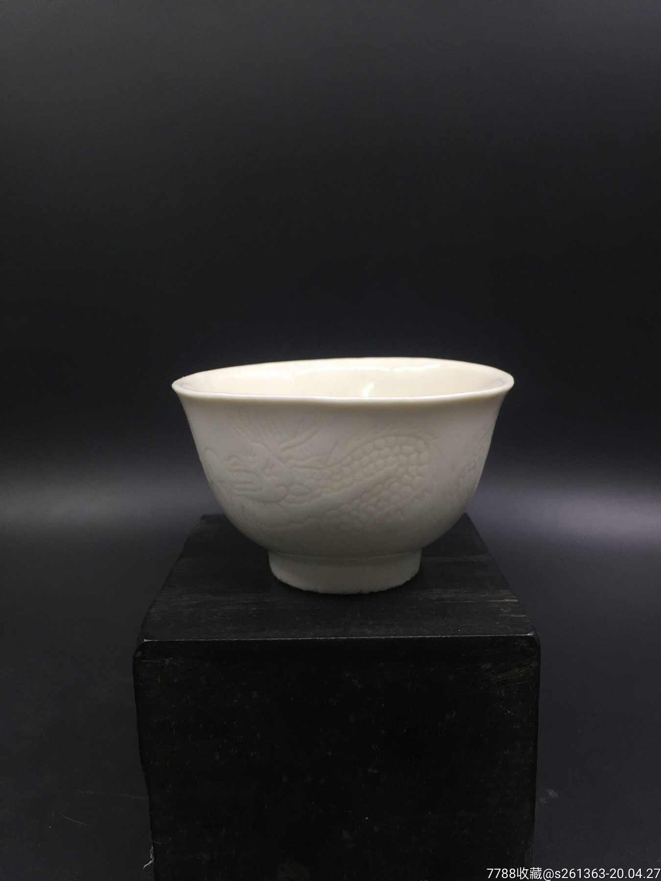 老德化窑暗刻龙纹杯