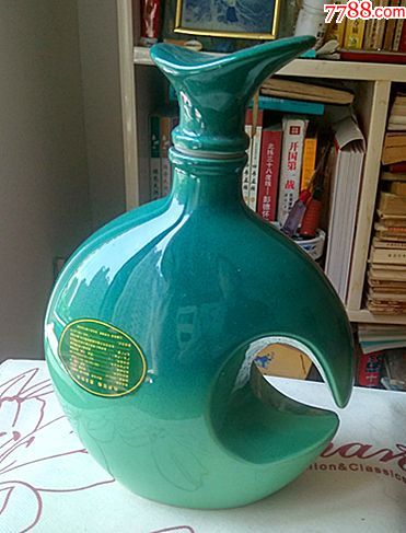 梁沙名酒贵簇珍藏扁酒瓶