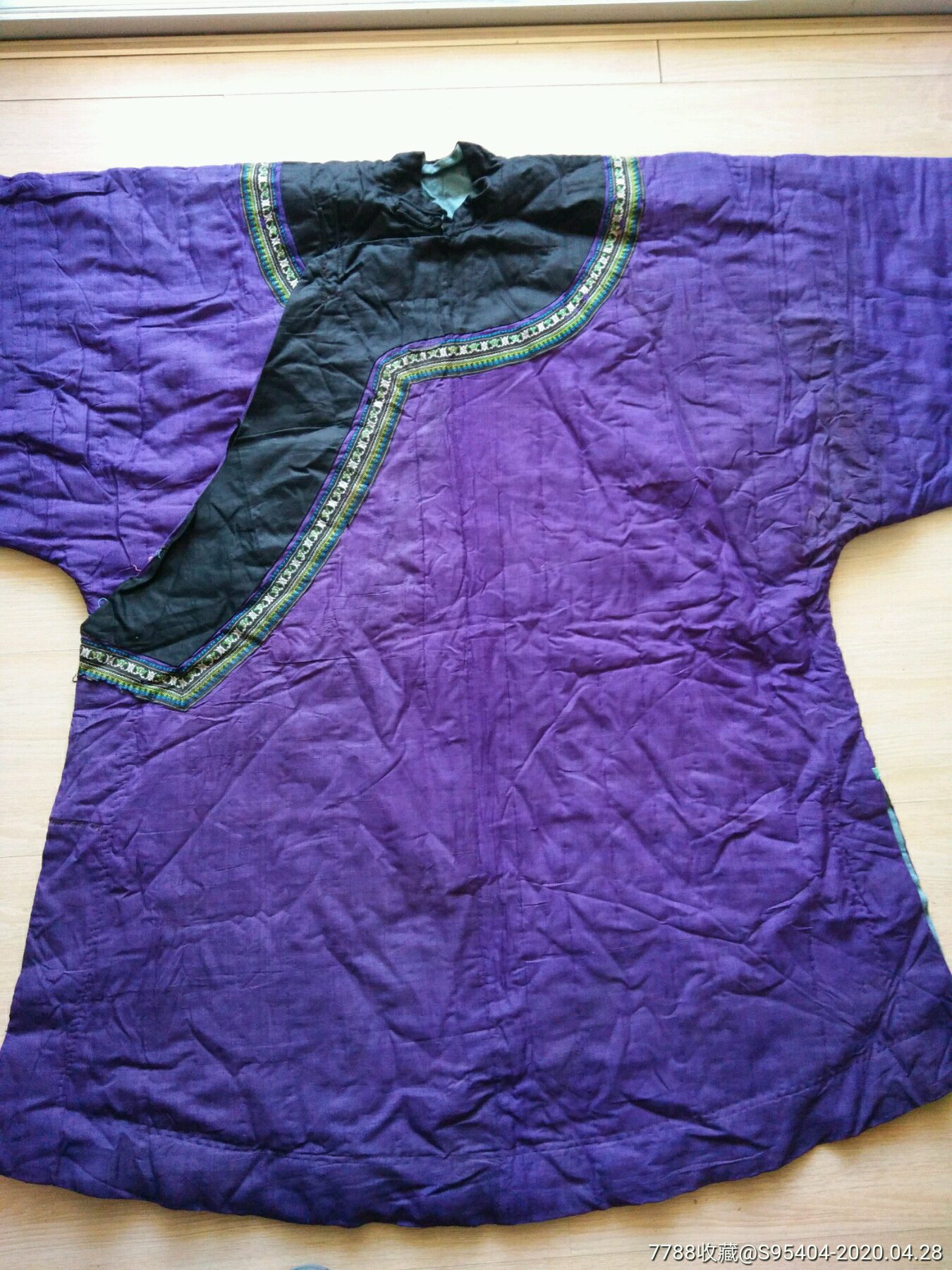 清代宽袖大襟袄.