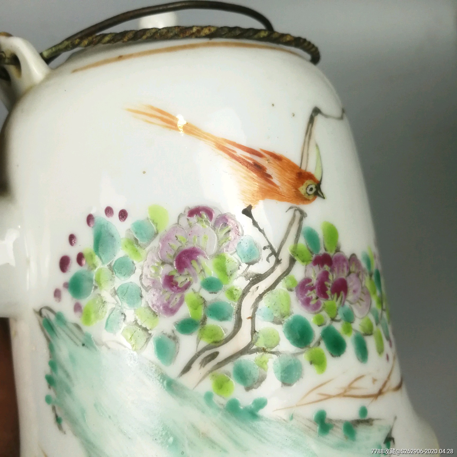 清末民国老茶壶珠山西轩云章作粉彩花鸟钟形提梁壶