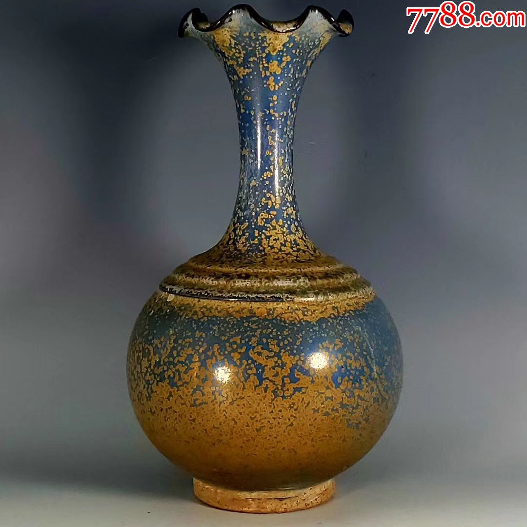 钧窑金斑荷口瓶