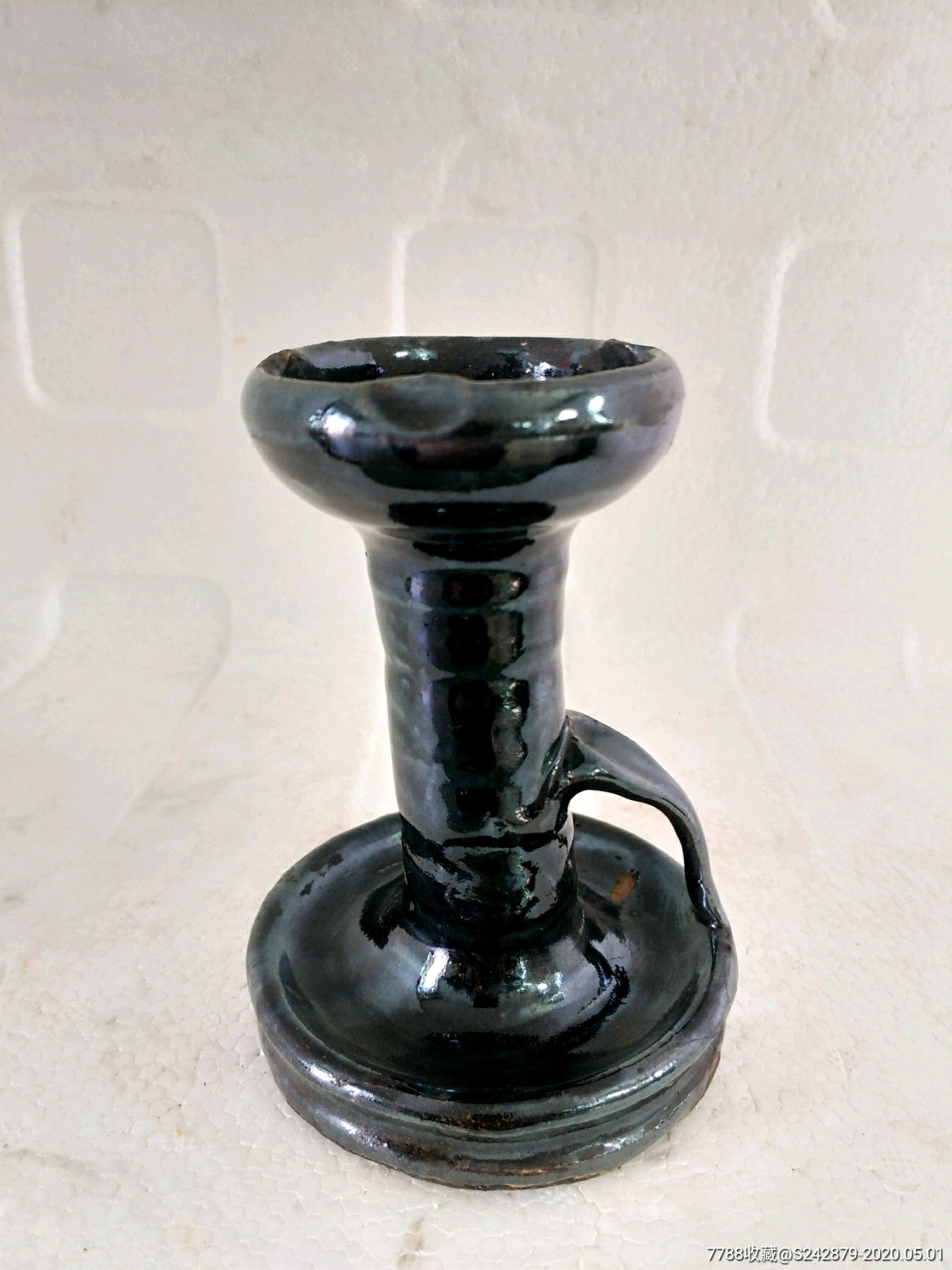 清代黑釉瓷油灯