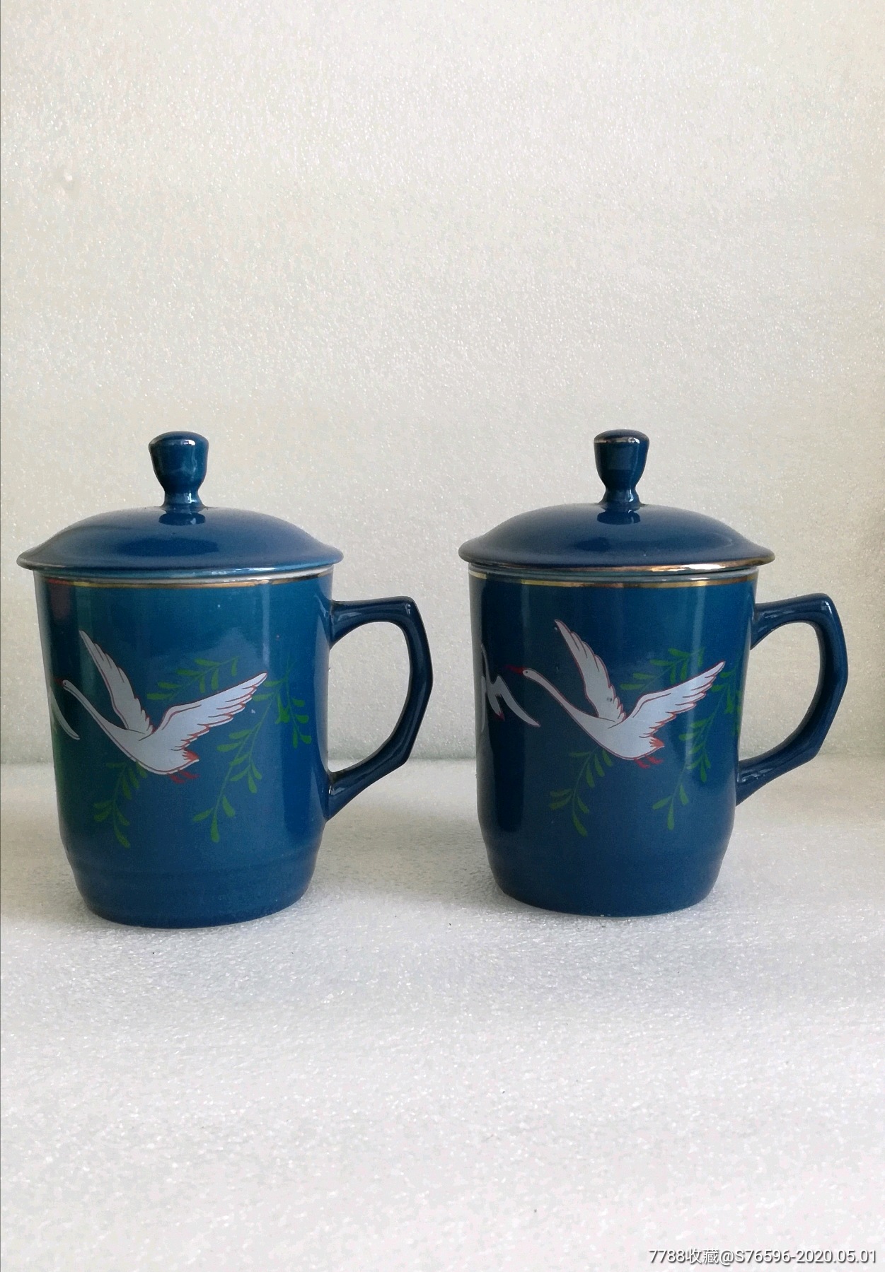 文革前后蓝釉鸿雁茶杯一对
