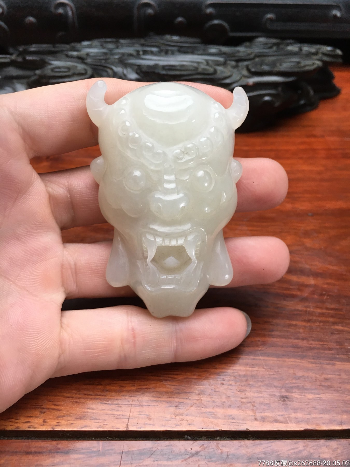 老和田玉 镂雕鬼面 带扣