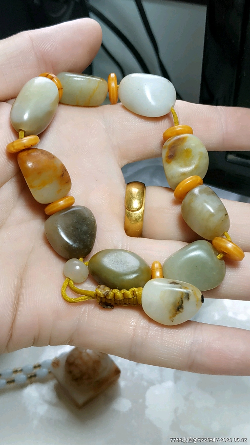 爷爷古玩店不干了特价处理新疆和田玉籽料原石手串
