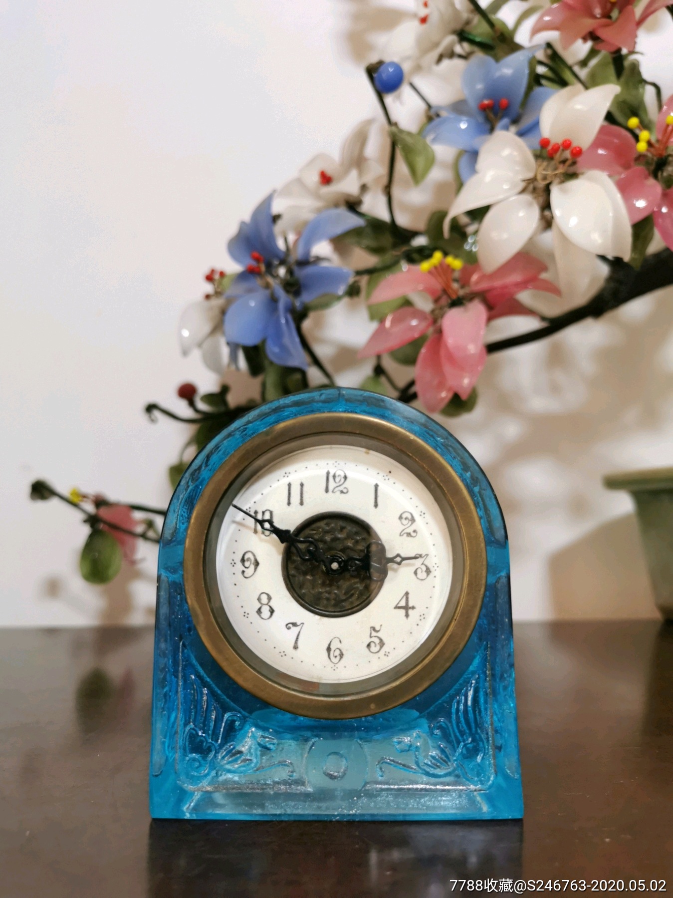 伪满日本遗留琉璃钟表