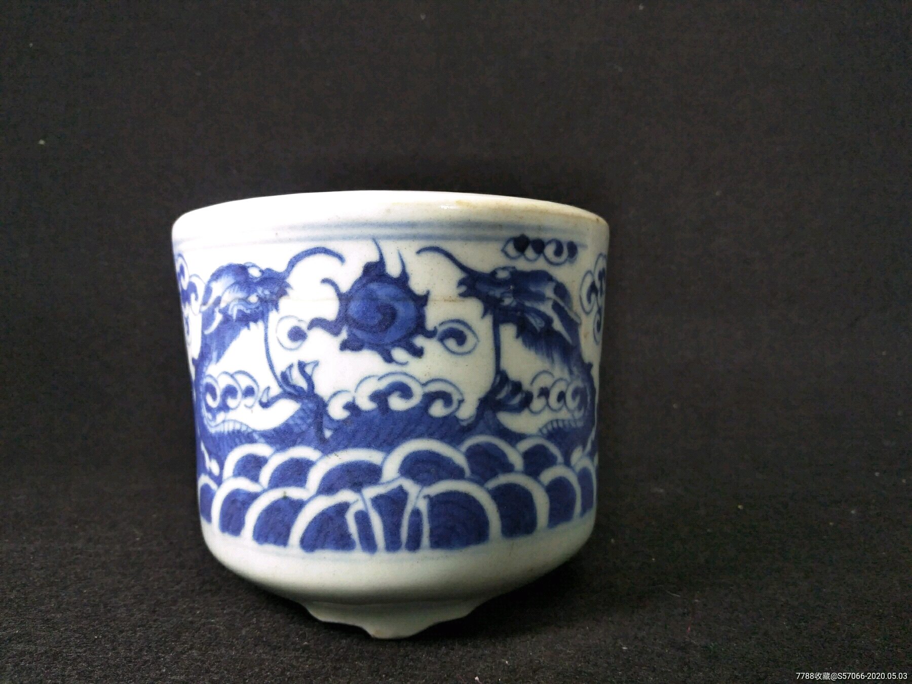 清晚青花双龙戏珠香炉