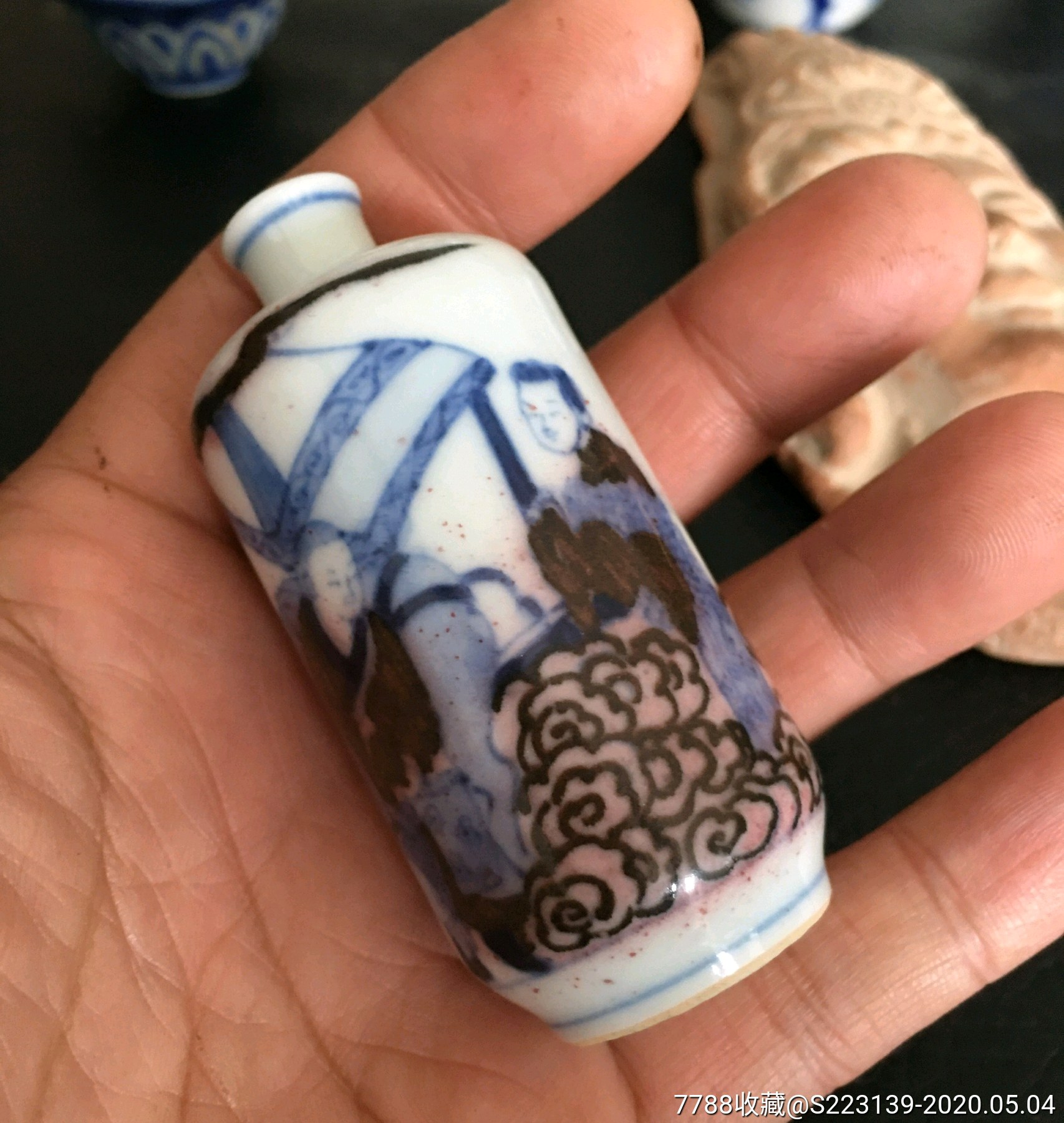 清青花釉里红鼻烟壶