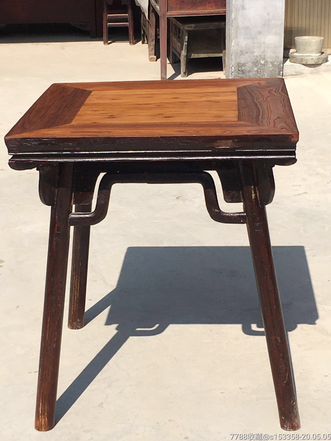 一腿三牙榆木小八仙桌一个
