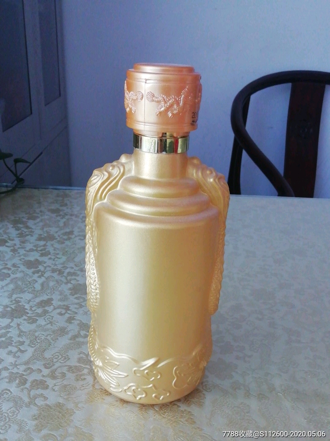 九五黄金酒瓶图片