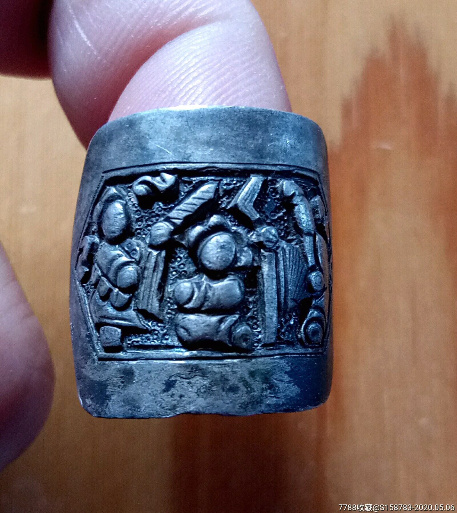 高浮雕人物老银戒指