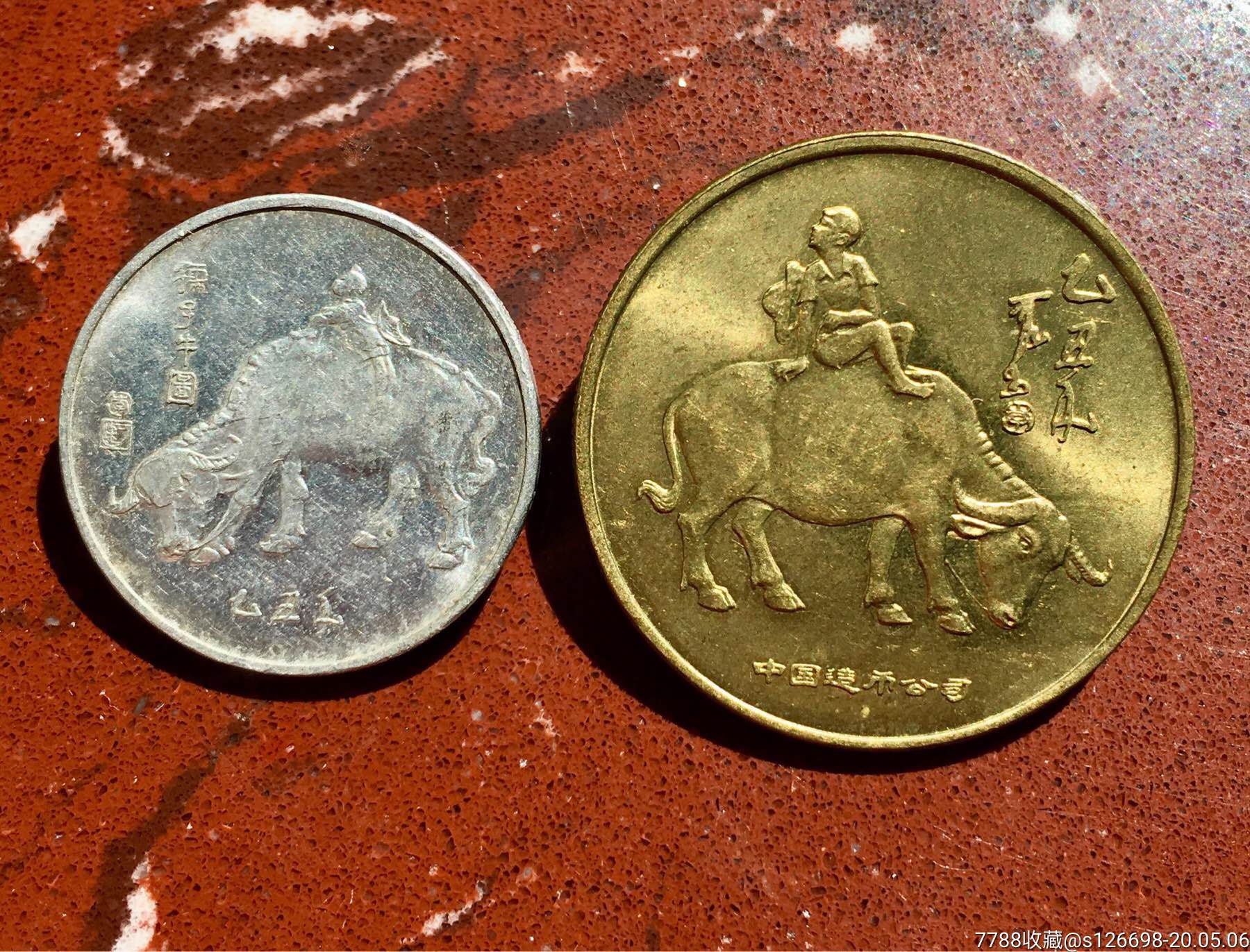 1985年中*电视台春节联欢晚会纪念章一对!