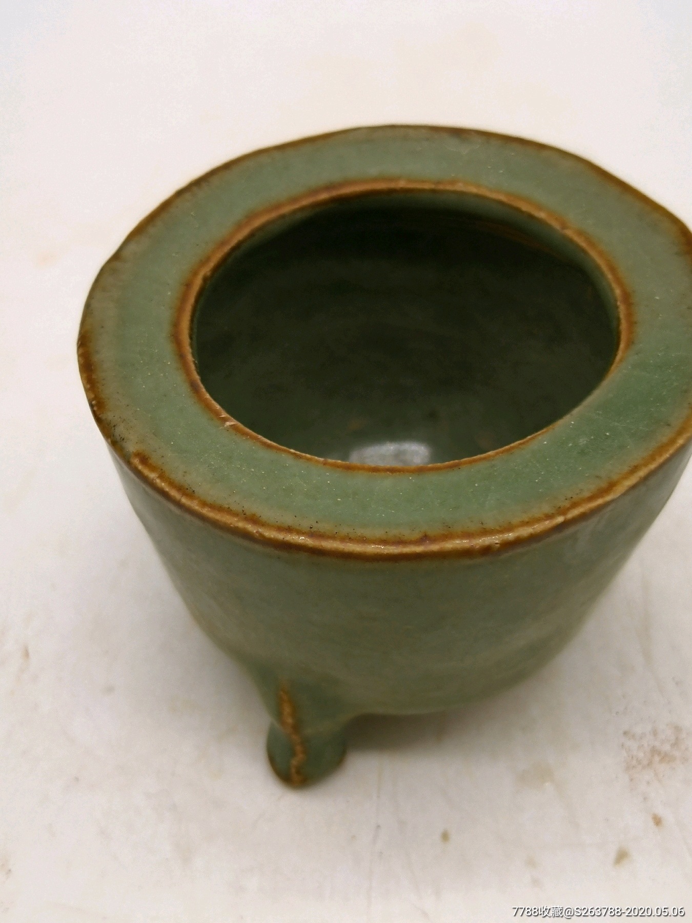 龙泉窑三足琴炉