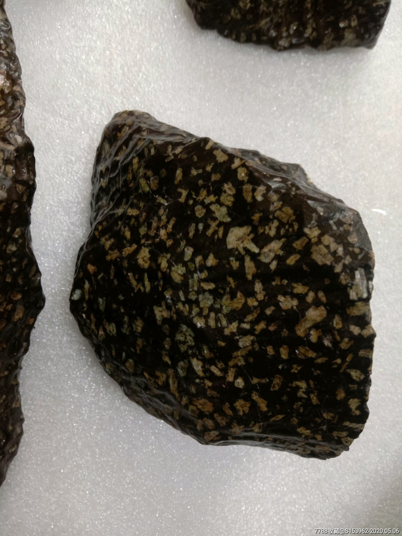 石陨石交易橄榄石图片