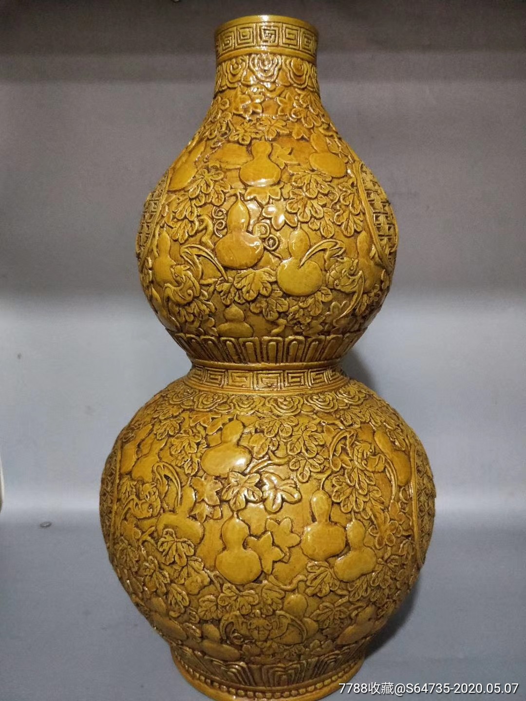 精美的雕瓷大吉葫芦