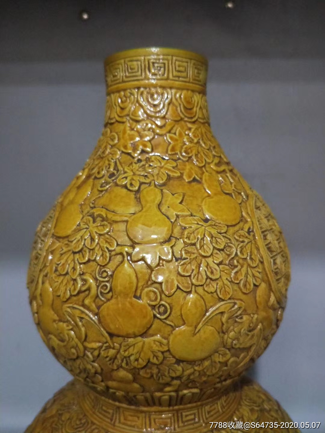 精美的雕瓷大吉葫芦