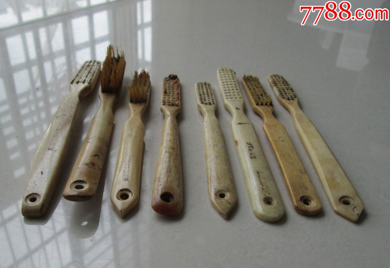 民国双十牌梁新记牙刷等带款骨制牙刷8根