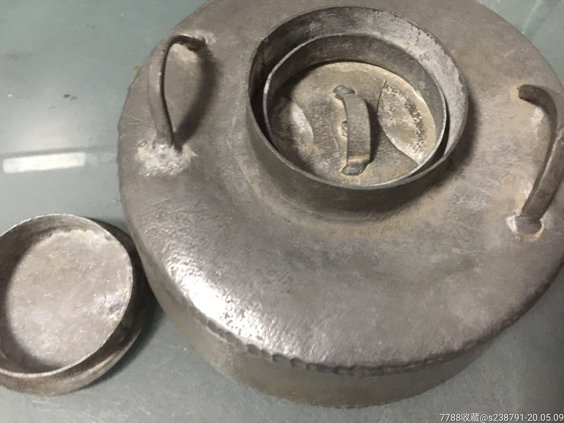 老锡暖脚壶一个