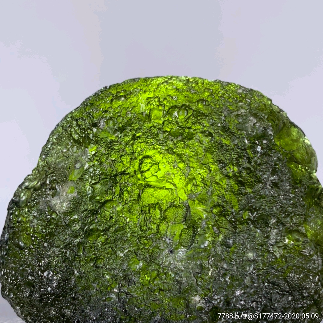捷克陨石是一种玻璃陨石无磁性