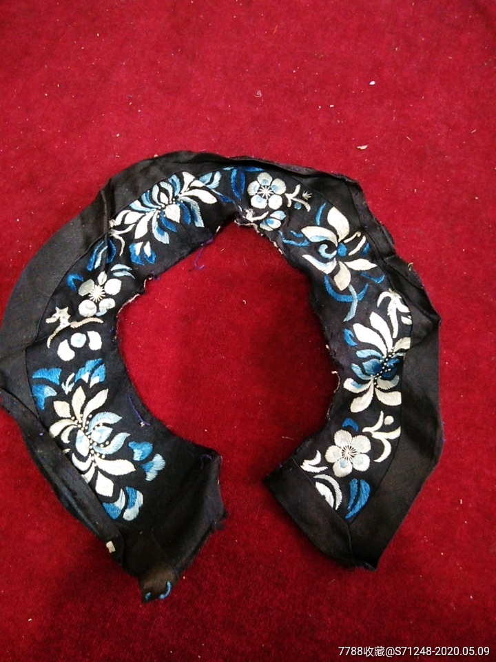 清代衣领三蓝绣片一件