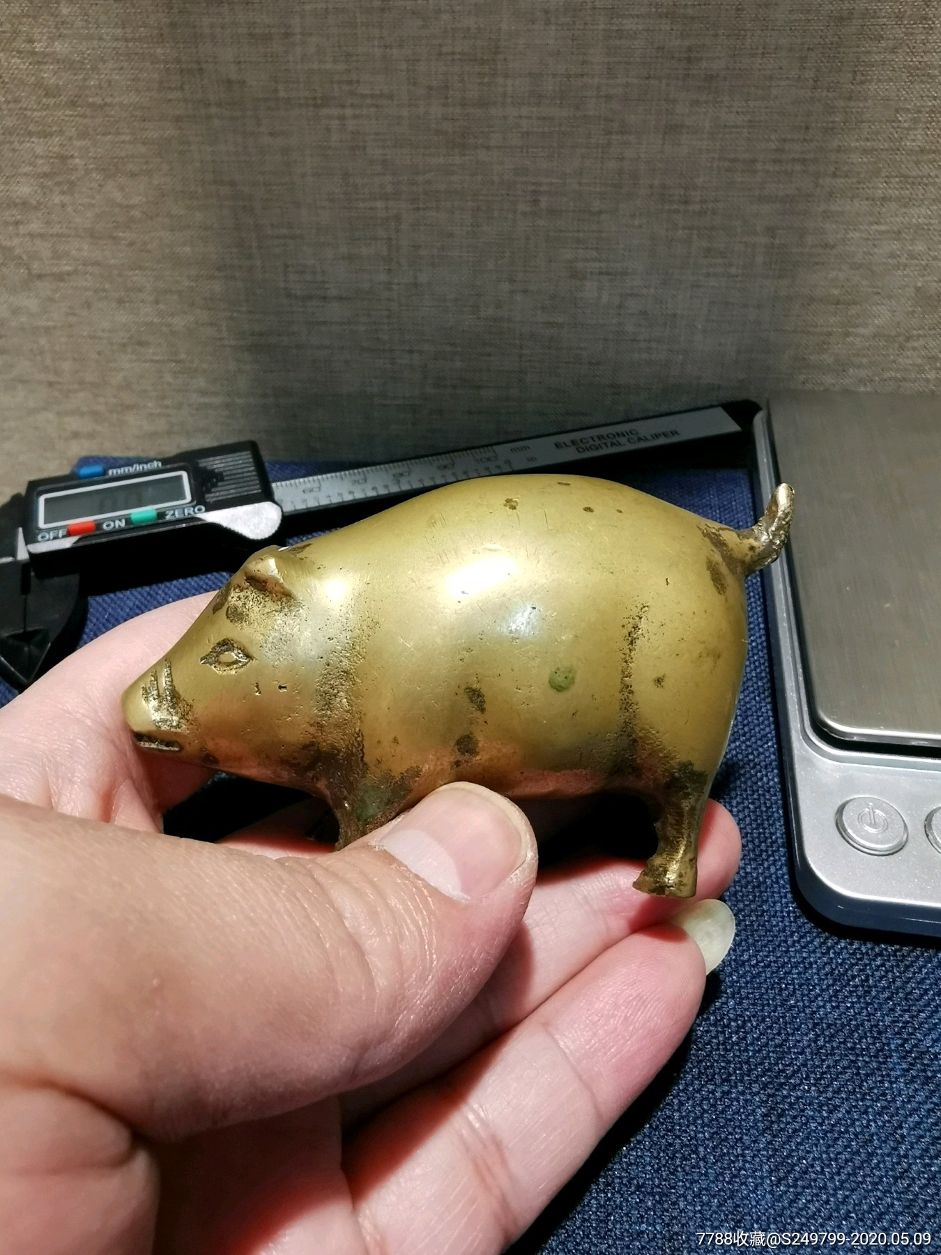 清代铜猪摆件儿