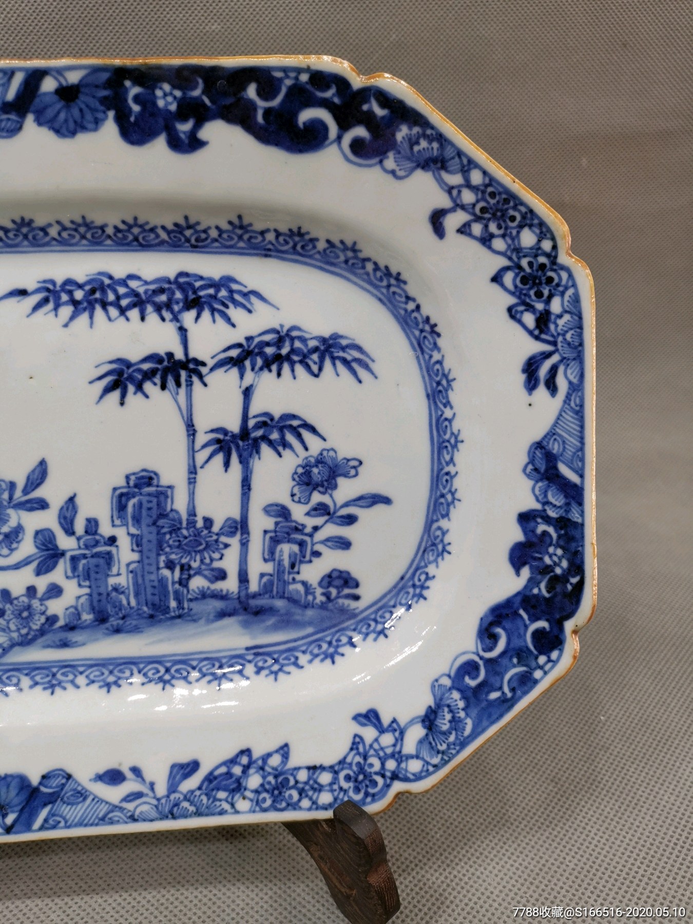 清青花竹子,牡丹,山水纹长方型盘.长26.8厘米,宽18.7厘米,高3厘米.