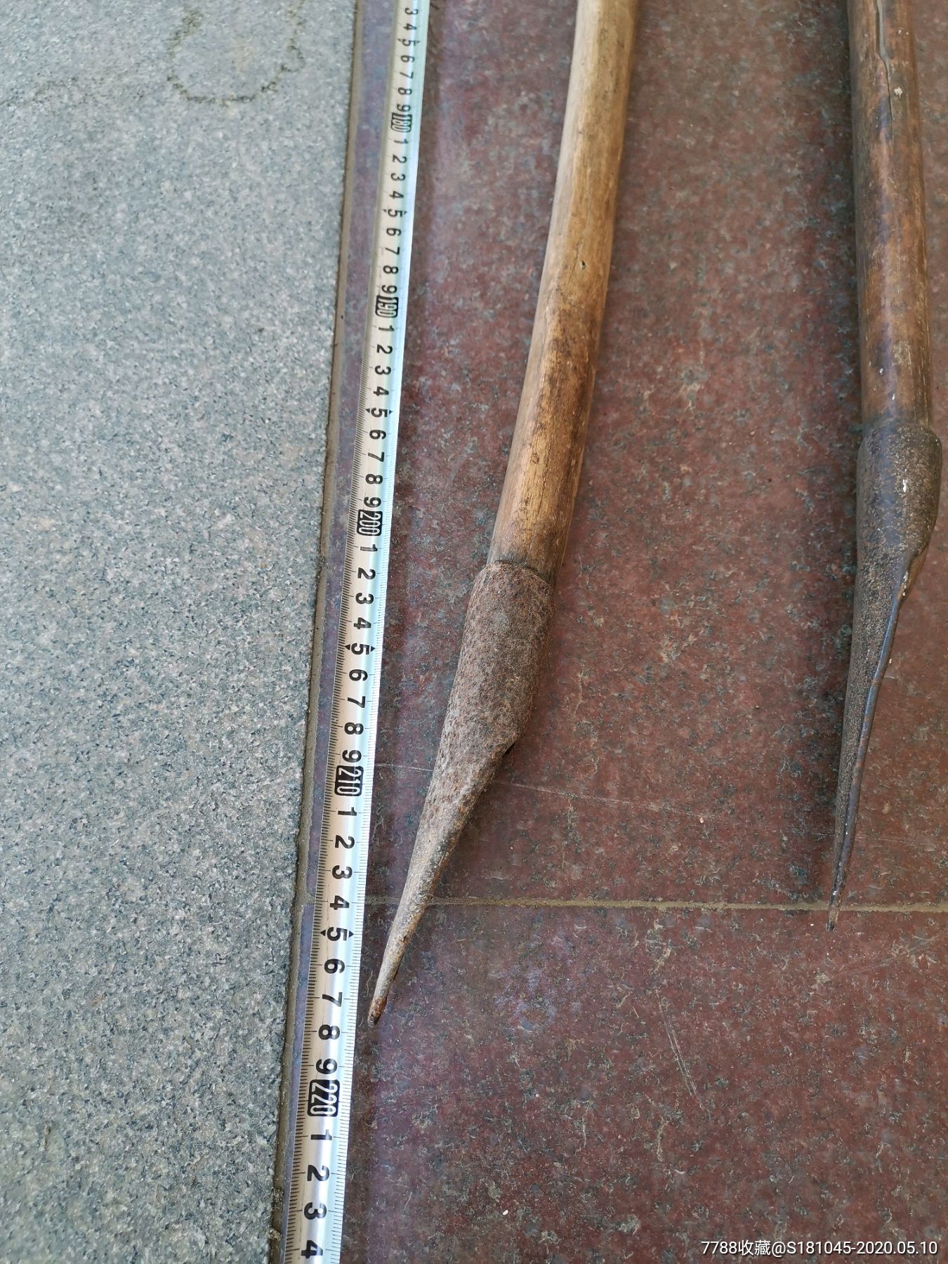 品相包浆好的铁尖扁担三根