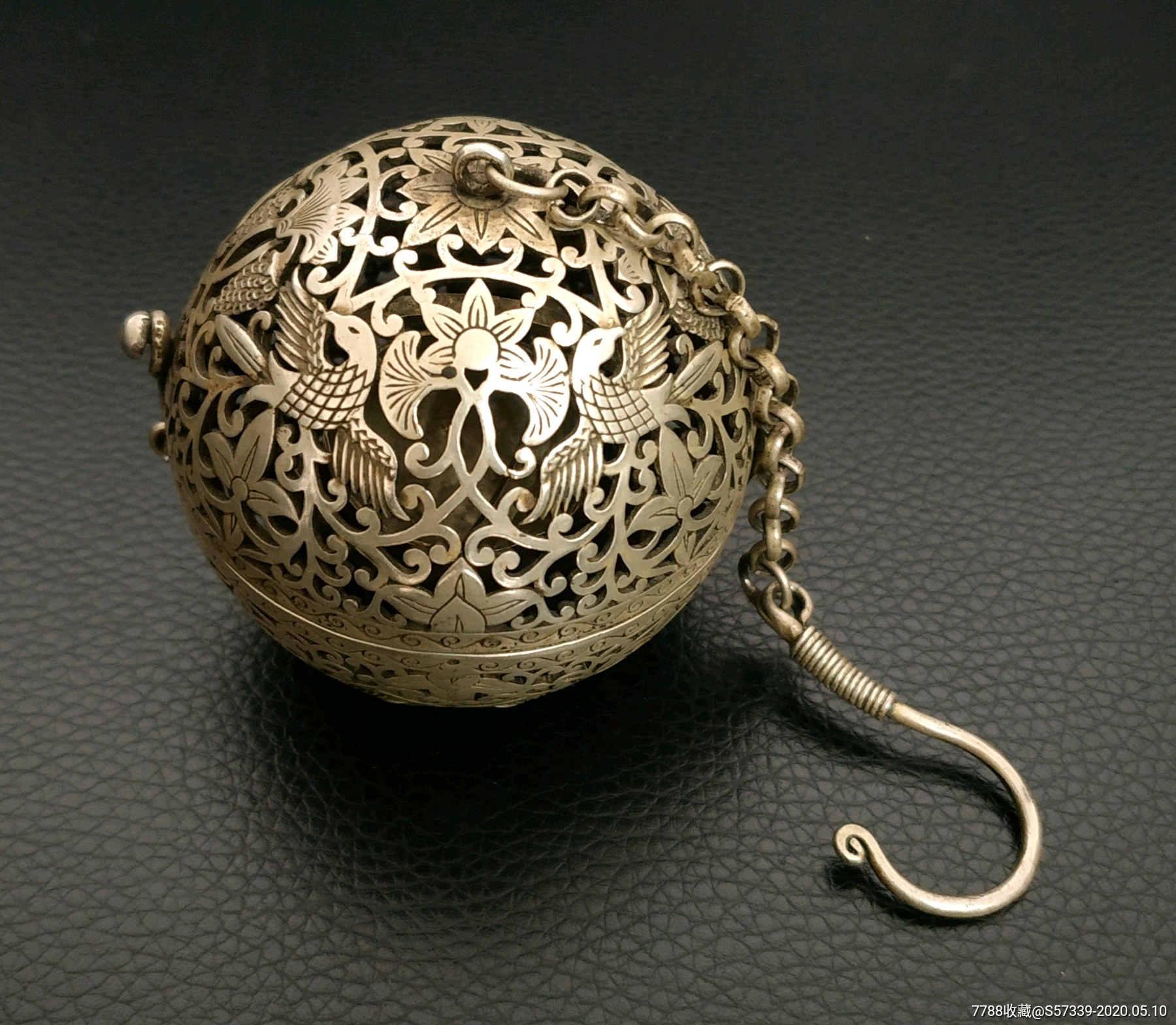 古代镂空球体球图片