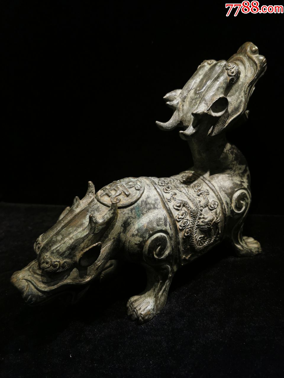 神兽瑞兽一体双头真貔貅纯铜摆件,铸造霸气威武,有锈迹包浆,背部浮雕