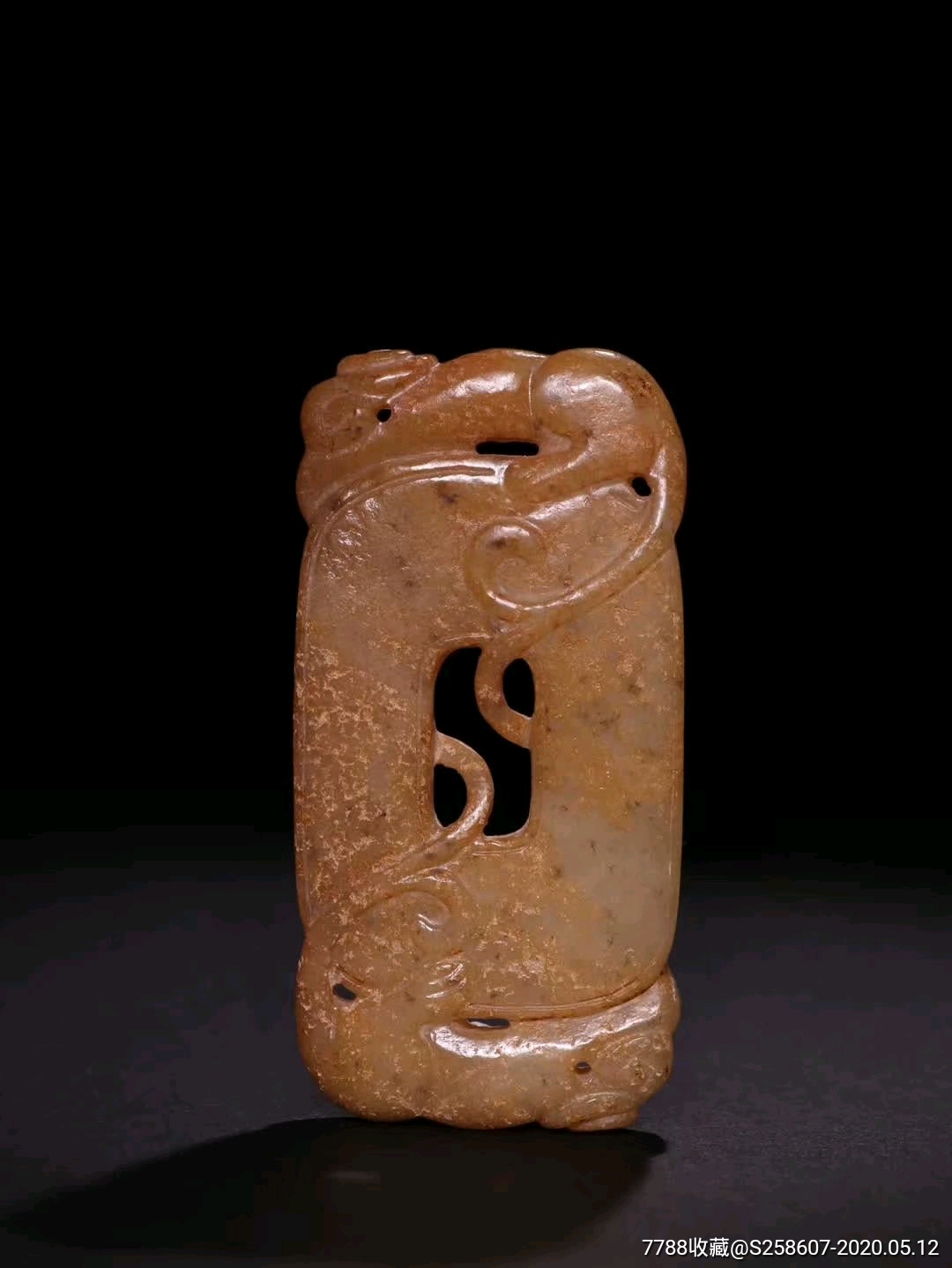 明代 和田白玉雕螭虎佩