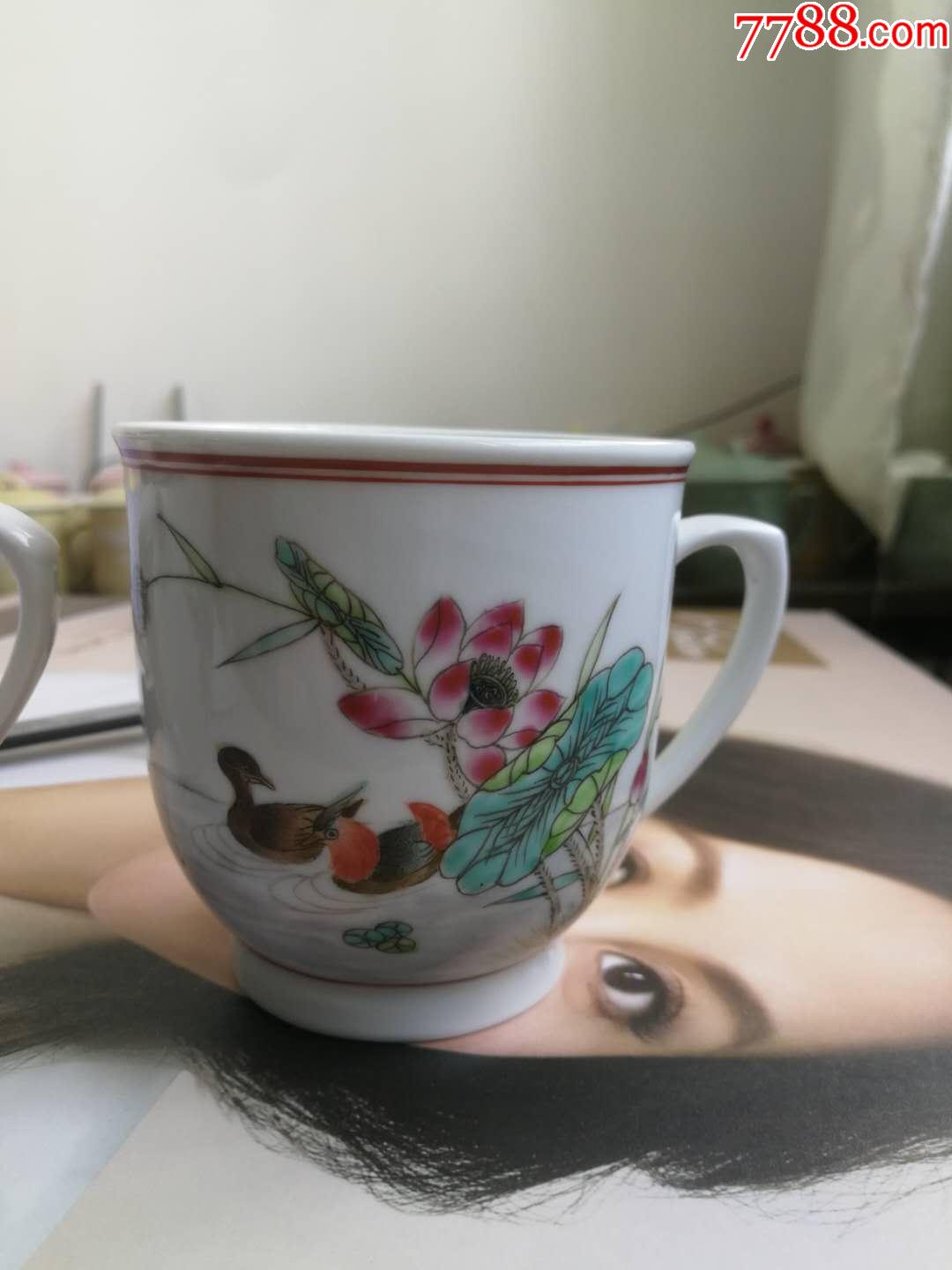 70年代左右荷下鸳鸯纹杯一个