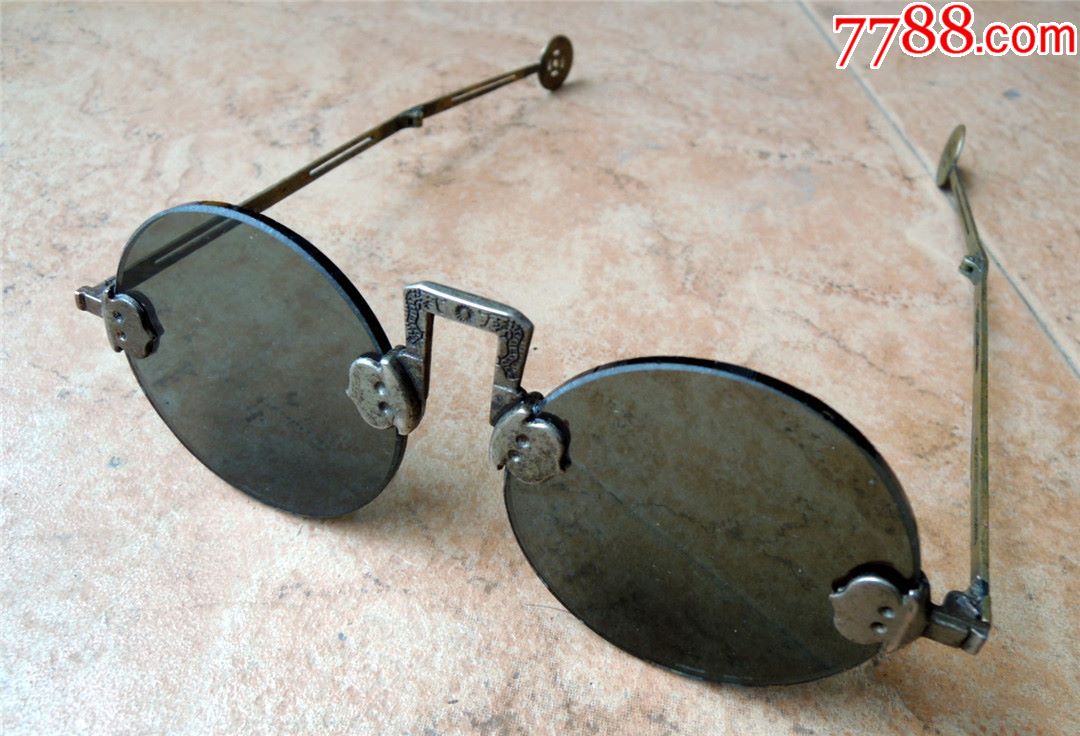 怀旧收藏2005清末民国刻二龙戏珠折叠錾纹金钱柄圆片铜架墨镜