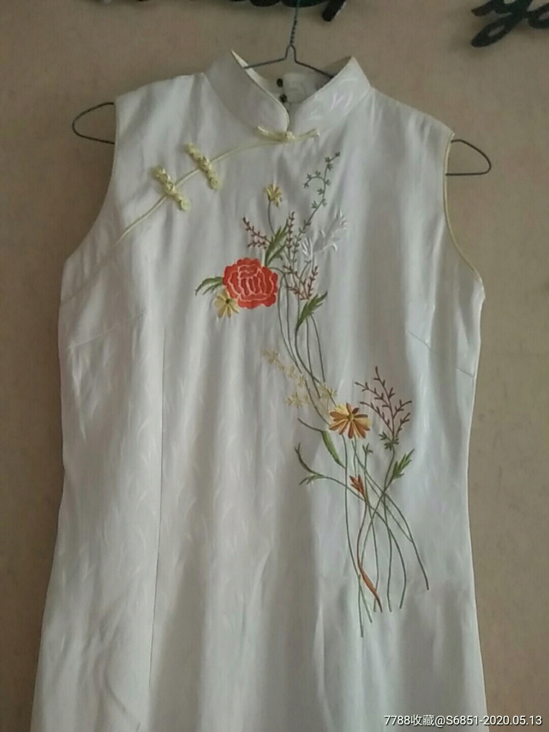 白色绣花旗袍9.5成新,24元包邮