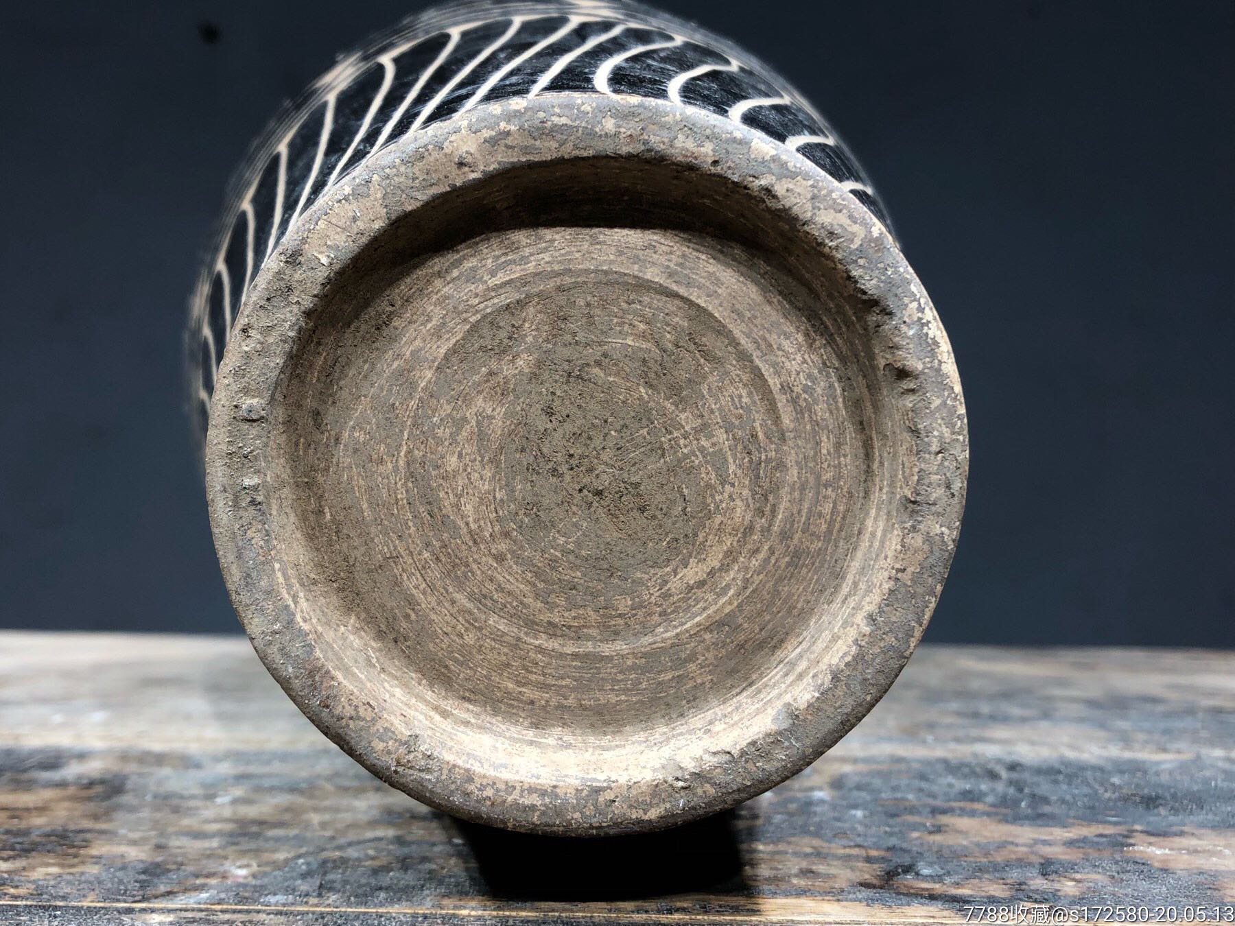 【磁州窑刻花梅瓶】