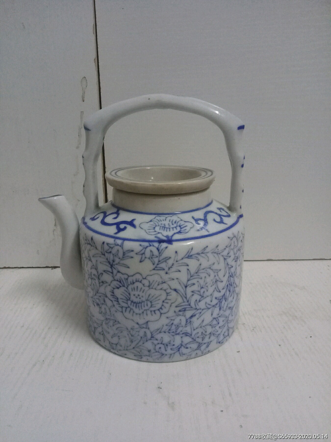 零售 青花瓷 >> 青花硬提梁壶_青花瓷滚动鼠标滚轴,图片即可轻松放大