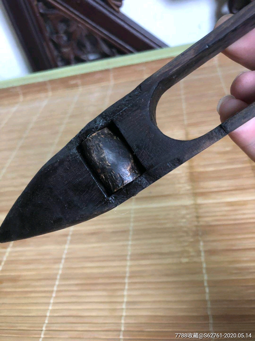 清代红木梭,两个轮是角质的