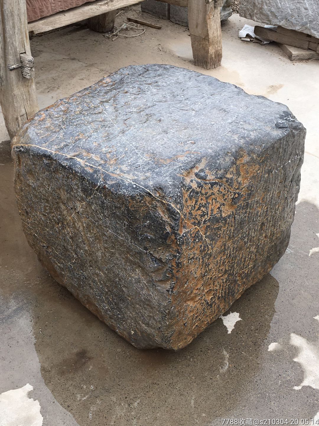 宋元时期青石老红皮正方坐墩,品相完好,造型美观,通身光滑老红皮,上下