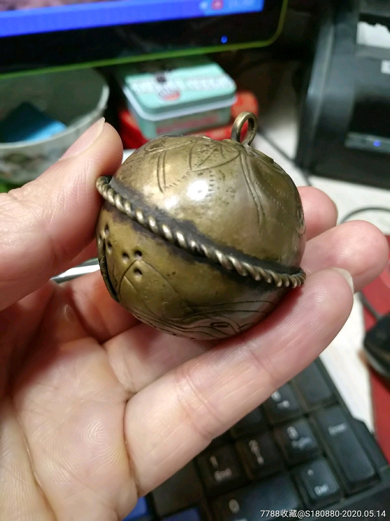 清代精美大个刻花银铃一个