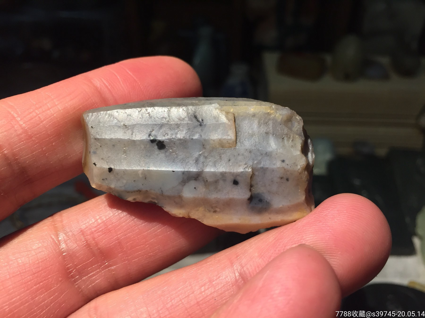 红山文化玉刮削器